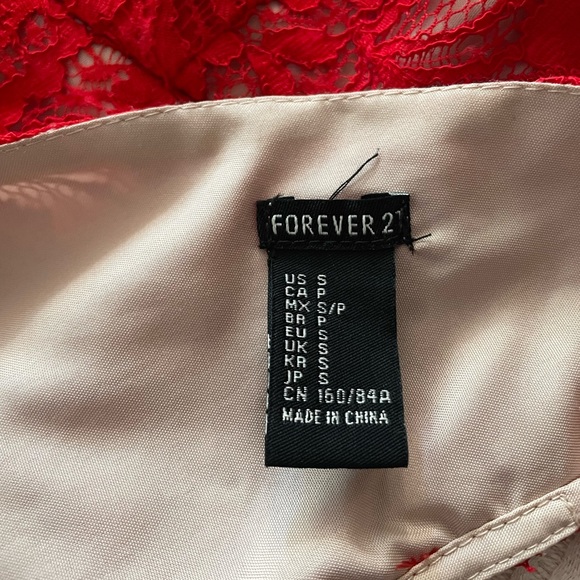 Red Lace Dress - Junior’s Size Small - Used But Like New - Forever 21 brand - Picture 3 of 7